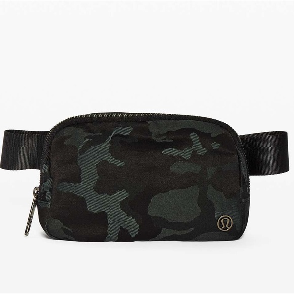 lululemon athletica Handbags - Lululemon Jacquard Camo Everywear Beltbag